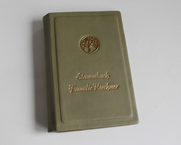 Stammbuch "Lebensbaum" aus hellgrünem Nappaleder